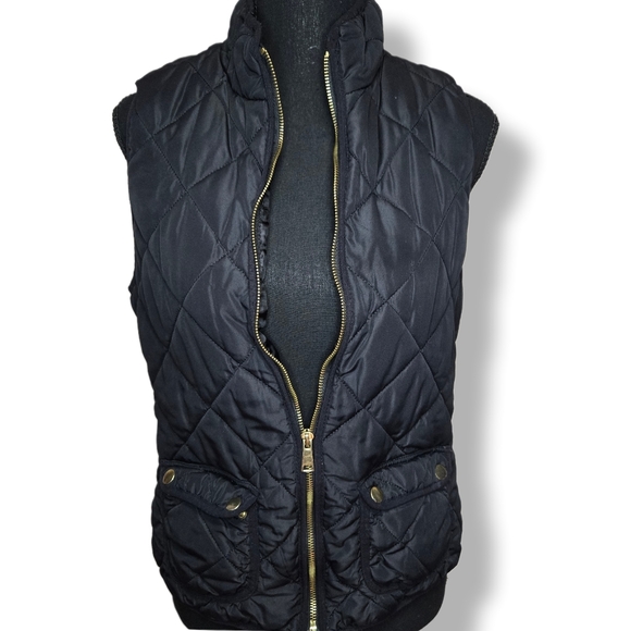 Love Tree Womens Sz Medium Black Quilted Vest Front Pockets-Full Zip - Picture 2 of 11